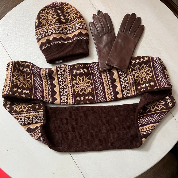 Muk Luks Accessories the Original Reversible Hat and Scarf, Incudes Gloves - Picture 1 of 10